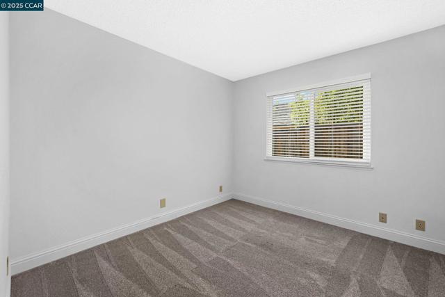 2140 Eastview Pl, Martinez CA: https://media.crmls.org/mediaz/0ef2dbe3-5c05-4e75-9d8b-9f388e679937.jpg