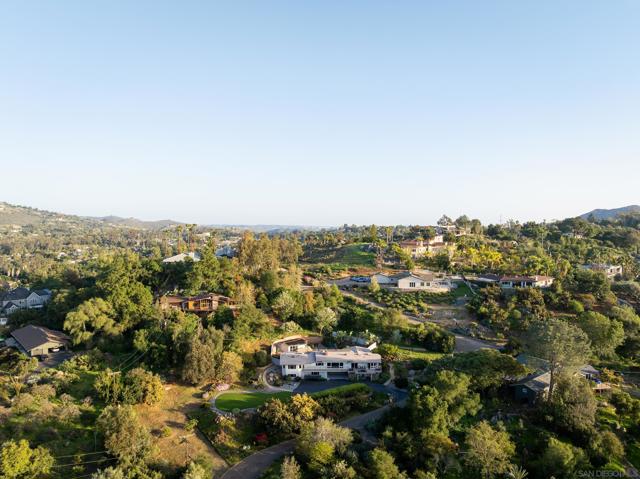 16204 Orchard Bend Rd, Poway CA: https://media.crmls.org/mediaz/0ef3258e-0dad-4536-86cc-3169e062fb2f.jpg