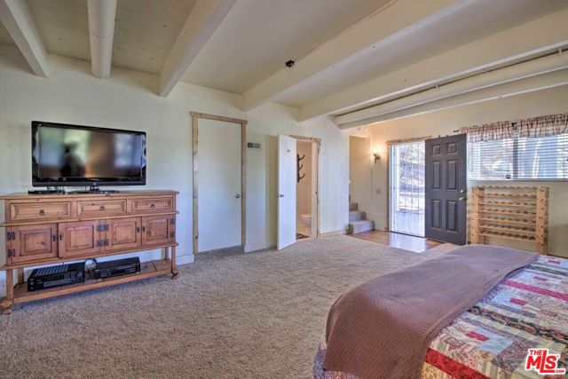 888 Grass Valley Road, Lake Arrowhead, CA 92352
