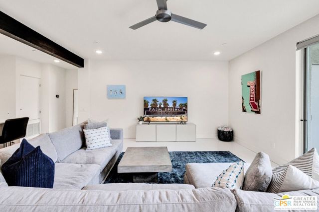 173 The riv, Palm Springs CA: https://media.crmls.org/mediaz/0ef3fac0-b1a3-4791-bb5a-161abca12ce3.jpg