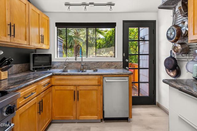 Detail Gallery Image 17 of 48 For 30 S Salinas St #B,  Santa Barbara,  CA 93103 - 3 Beds | 2 Baths