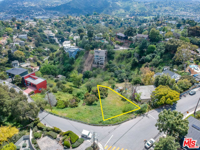 4022 San Rafael Avenue, Los Angeles CA: https://media.crmls.org/mediaz/0ef5de3b-a9e9-4a1d-825d-ec91a635f4a3.jpg