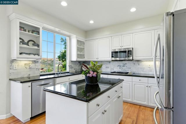 416 Ustilago Ct, San Ramon CA: https://media.crmls.org/mediaz/0ef618a9-4fc5-4761-b816-db2ec4c67c73.jpg