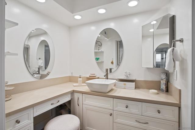 2207 Caminito Cabala, La Jolla CA: https://media.crmls.org/mediaz/0ef6377b-d739-4df7-b670-9c858e5180ac.jpg