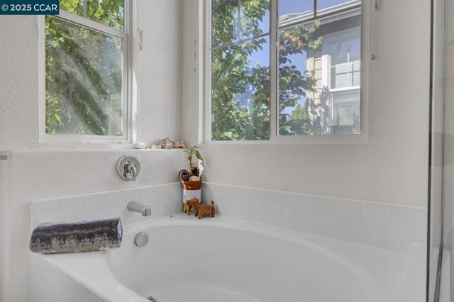 330 Pacifica Dr, Brentwood CA: https://media.crmls.org/mediaz/0ef659c8-7ece-4b16-8630-acece8deebb3.jpg