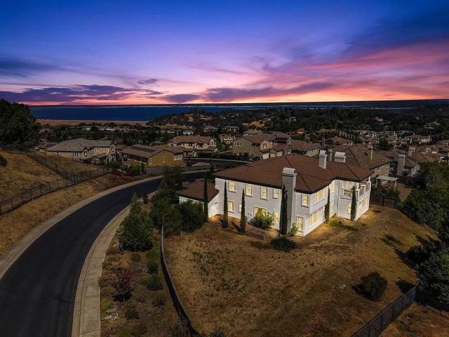 2791 Giorno Way, El Dorado Hills CA: https://media.crmls.org/mediaz/0ef6ef7f-7f22-4f4b-8207-694b410eb70f.jpg
