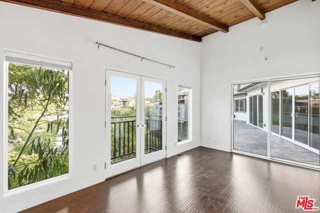 3476 Troy Drive, Los Angeles CA: https://media.crmls.org/mediaz/0ef73a5d-82c1-44c4-98b5-6c5d854e42ea.jpg
