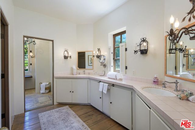 2899 Hidden Valley Lane, Montecito CA: https://media.crmls.org/mediaz/0ef77d7f-da45-4c27-a13b-451832620e17.jpg