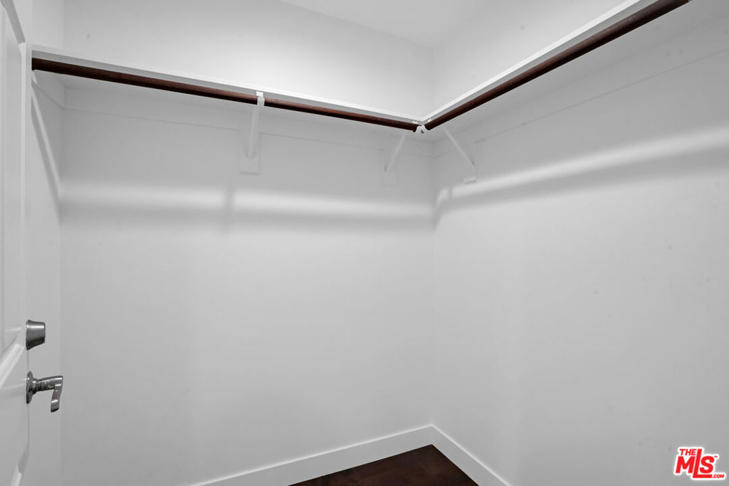 https://media.crmls.org/mediaz/0ef8096d-8a38-42ba-bc47-041ccd1d961a.jpg?preset=X-Large