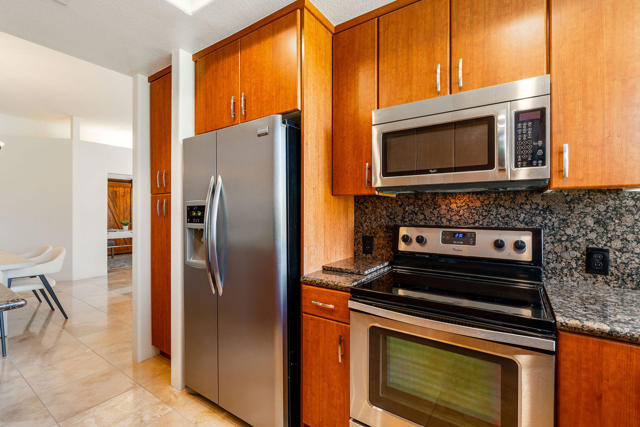 28 La Costa Drive, Rancho Mirage CA: https://media.crmls.org/mediaz/0ef8230b-b2a6-4efd-b96d-5e123b14f6b3.jpg
