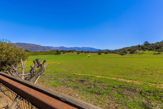 705 Alomar Street, Ojai CA: https://media.crmls.org/mediaz/0ef88991-5bd8-4d6a-a8de-a11a5a553bbe.jpg