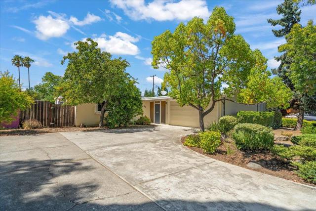 939 S Tantau Avenue, Cupertino CA: https://media.crmls.org/mediaz/0ef8a044-f63e-43d7-912c-5bb2e9dad515.jpg