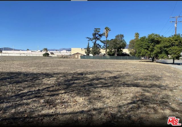 2445 N Towne Avenue, Pomona CA: https://media.crmls.org/mediaz/0ef908d0-b734-4a3d-9c92-df2550cec39d.jpg