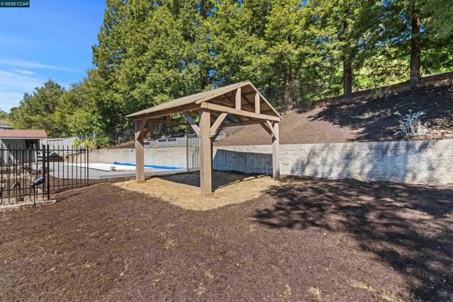 225 Rheem Blvd, Moraga CA: https://media.crmls.org/mediaz/0ef90a3f-98b4-45e8-9d86-3f474ea9847d.jpg