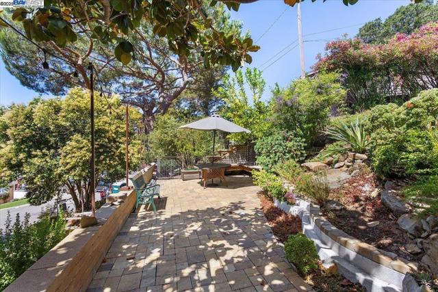 3491 Middleton Ave, Castro Valley CA: https://media.crmls.org/mediaz/0ef94813-74a9-4377-9f3d-52f9e4f4c1e0.jpg