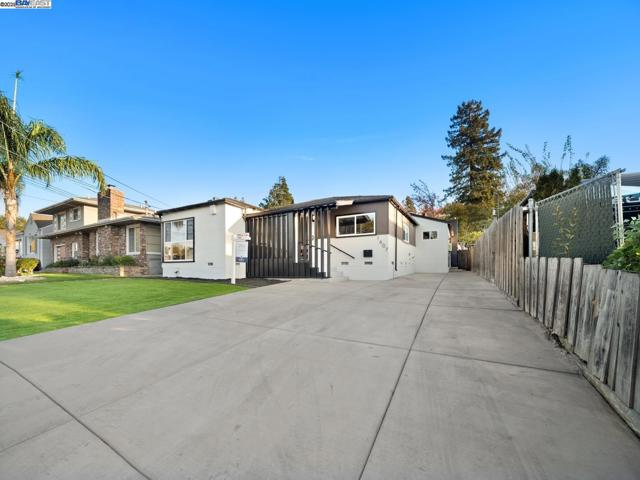 1607 Ward St, Hayward CA: https://media.crmls.org/mediaz/0ef9b9b8-f098-4238-9fc7-9d48111b7b6b.jpg