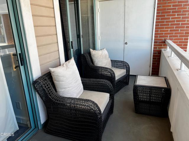 865 B Street, Oxnard CA: https://media.crmls.org/mediaz/0efa02bc-72a3-4cd0-8bf6-d1aab01f9a26.jpg