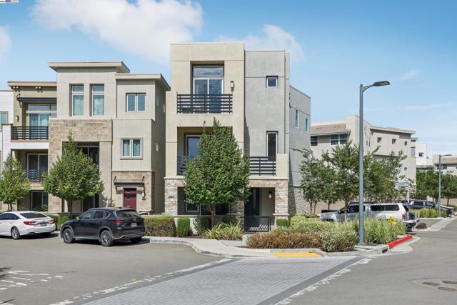 5761 Huntley, Dublin CA: https://media.crmls.org/mediaz/0efa3388-75f8-4f12-9d9a-89512e03b762.jpg