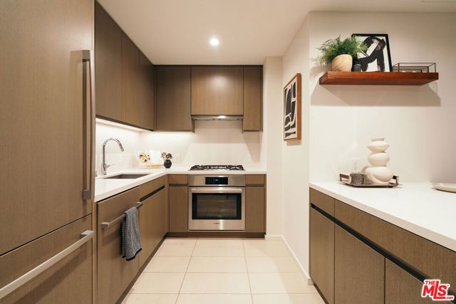 889 Francisco Street, Los Angeles CA: https://media.crmls.org/mediaz/0efa7dad-8a0c-4acf-8332-279ed2f59a30.jpg