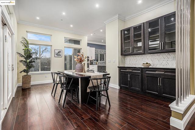 130 Arbor View Ln, Lafayette CA: https://media.crmls.org/mediaz/0efa9242-6cf3-466a-b6a5-e61aeed15d8e.jpg