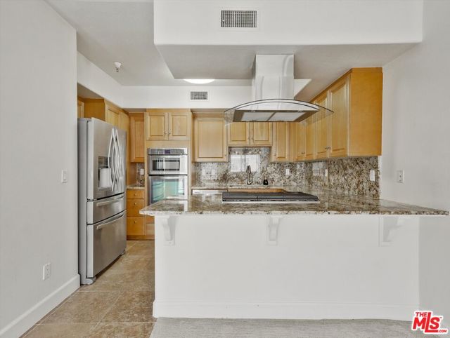 937 12th Street, Santa Monica CA: https://media.crmls.org/mediaz/0efa9fa9-cafd-43d3-ae54-da118e399af9.jpg