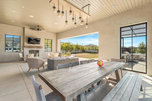 28079 Harvest Ct, Valley Center CA: https://media.crmls.org/mediaz/0efab8bf-b0b5-4e94-b45a-1a2469e8f871.jpg