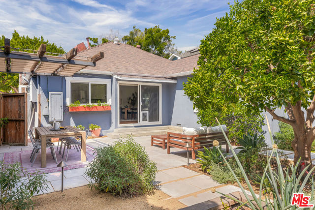2590 Armacost Avenue, Los Angeles CA: https://media.crmls.org/mediaz/0efb1def-0b34-4b9e-83fc-ed19ac41bb2c.jpg
