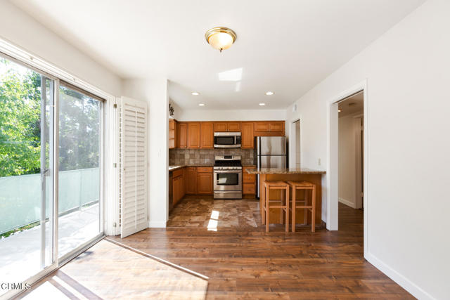 Detail Gallery Image 6 of 33 For 1233 N Columbus Ave 3a,  Glendale,  CA 91202 - 2 Beds | 2 Baths