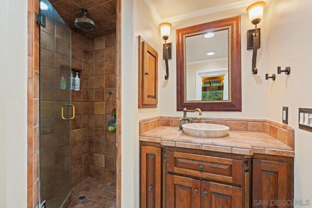9835 Edgelake Dr, La Mesa CA: https://media.crmls.org/mediaz/0efb4672-e7a3-4f1d-8323-0708e7d9f6ab.jpg