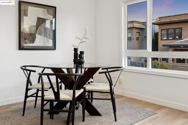 904 41st St, Oakland CA: https://media.crmls.org/mediaz/0efb58f2-9de0-4410-8fc5-caabc0951f89.jpg