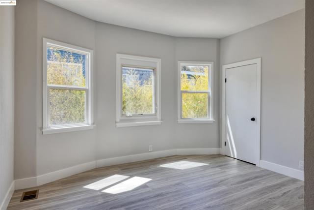 Image 10 of 32 For 2914 Stanton St