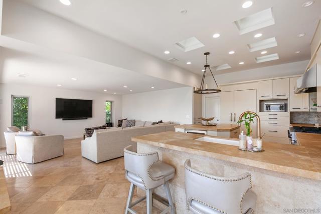 14817 Arroyo Rosita, Rancho Santa Fe CA: https://media.crmls.org/mediaz/0efb8c27-3fa8-4ee9-8677-227adb017cc0.jpg