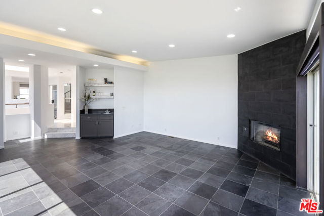 1129 2nd Street, Hermosa Beach CA: https://media.crmls.org/mediaz/0efbb002-0ca5-4c06-a227-1991a05ae066.jpg