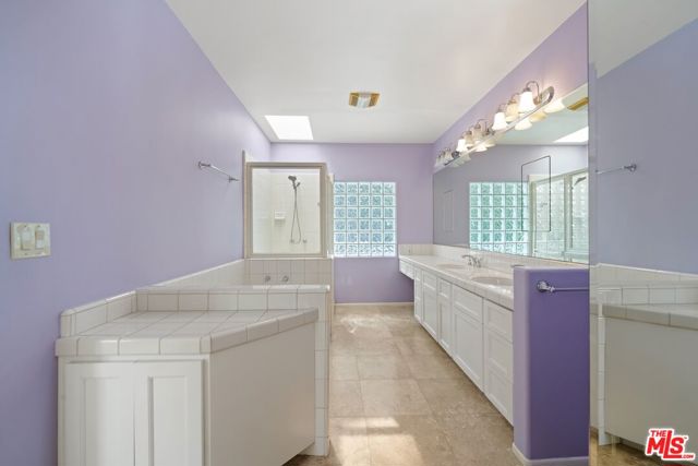 15656 Crownridge Place, Sherman Oaks CA: https://media.crmls.org/mediaz/0efc62a9-10ef-47e1-a58e-7bc8ba935e04.jpg