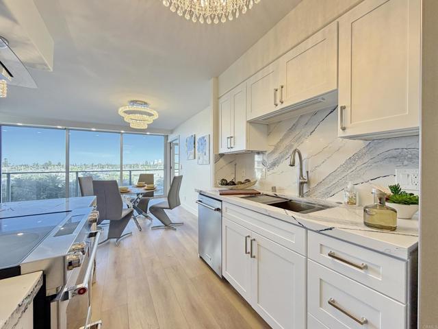 Detail Gallery Image 10 of 31 For 1820 Avenida Del Mundo #208,  Coronado,  CA 92118 - 2 Beds | 2 Baths