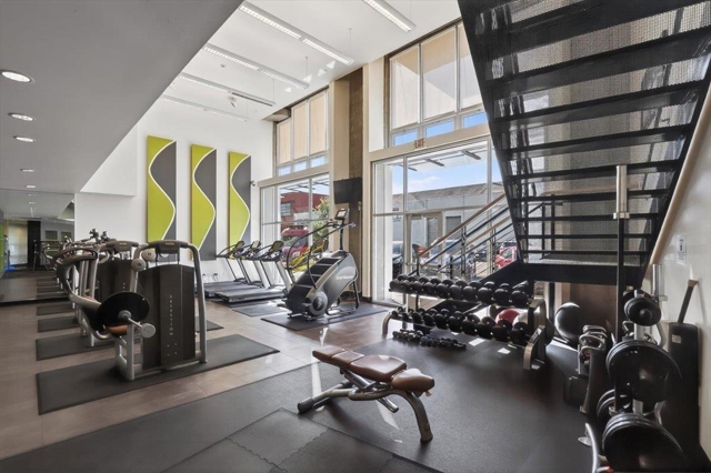 311 Oak St, Oakland CA: https://media.crmls.org/mediaz/0efda259-f5ec-4dd9-9e90-5afae45b1a18.jpg