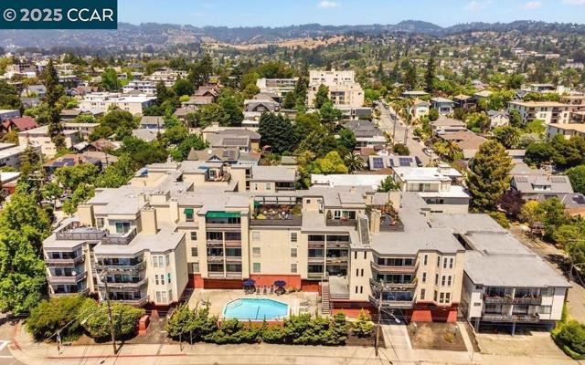 500 Vernon, Oakland CA: https://media.crmls.org/mediaz/0efde15f-8499-4e07-839d-4ec6db26bf68.jpg