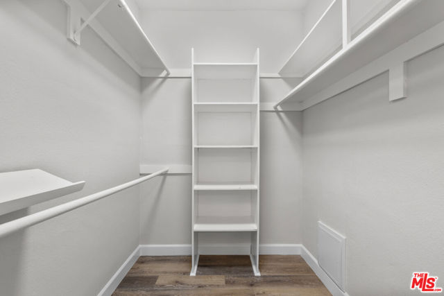 5310 Zelzah Avenue, Encino CA: https://media.crmls.org/mediaz/0efde50e-9c79-4e64-97b6-e8a809bcf2bf.jpg
