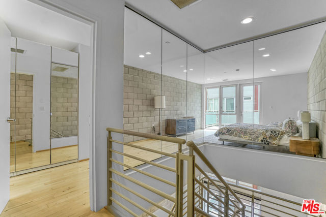 3450 Cahuenga Boulevard, Los Angeles CA: https://media.crmls.org/mediaz/0efdf9e2-2fff-4a05-bdce-3107a0807da4.jpg
