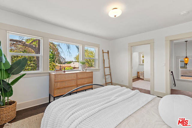 3816 S Harvard Boulevard, Los Angeles CA: https://media.crmls.org/mediaz/0efe1744-1749-4e8f-8eb2-b9f1bfca1c45.jpg