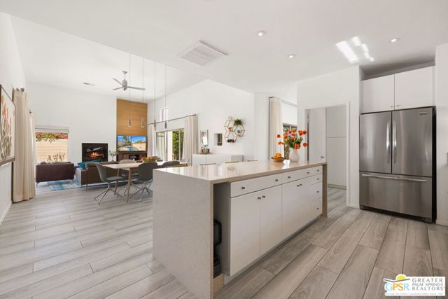 2470 N Cardillo Avenue, Palm Springs CA: https://media.crmls.org/mediaz/0efef015-1e7a-4568-8415-379c09c3d67e.jpg