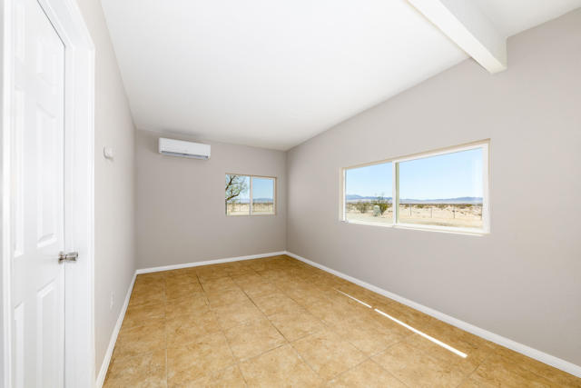 84417 Amboy Road, 29 Palms CA: https://media.crmls.org/mediaz/0eff198c-a94e-401b-9b13-eb13d770e67c.jpg