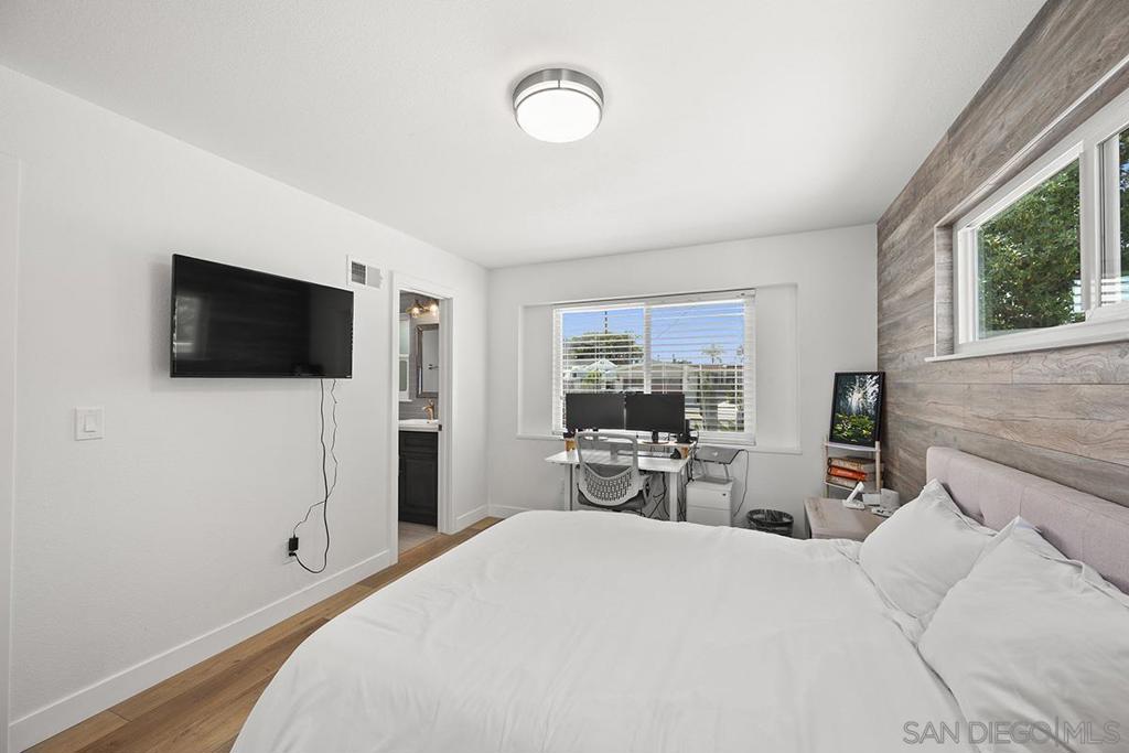 MLS #250033670SD img 16