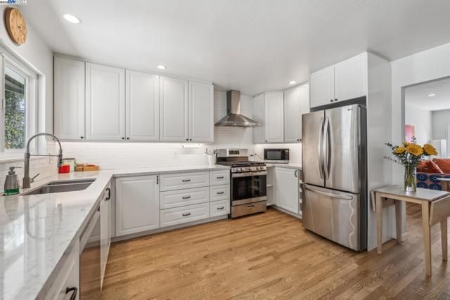 1233 Broadway, Alameda CA: https://media.crmls.org/mediaz/0eff2189-e364-4003-a2a5-e528e1ccb3b6.jpg