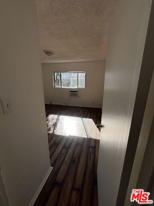 4187 Arch Drive, Studio City CA: https://media.crmls.org/mediaz/0eff2f27-a88f-480a-afde-e69478943dfb.jpg