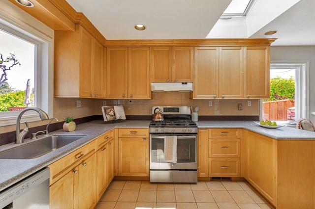 2534 Howard Avenue, San Carlos CA: https://media.crmls.org/mediaz/0eff3033-1233-4ae9-89fe-6f0798a83130.jpg