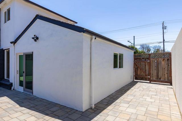1032 Toyon Drive, Burlingame CA: https://media.crmls.org/mediaz/0eff4060-d6ff-4943-9aaa-dcb3ac3e620b.jpg
