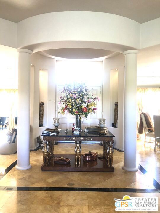 18 Calais Circle, Rancho Mirage CA: https://media.crmls.org/mediaz/0eff4b19-63e6-489c-9a84-f41c1c0a0805.jpg