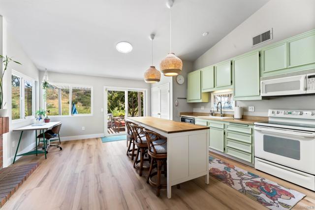 18197 Valladares Dr, San Diego CA: https://media.crmls.org/mediaz/0eff7c07-8462-4738-afb6-f531de31f422.jpg