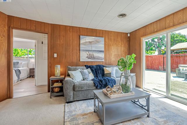 23192 Santa Clara Street, Hayward CA: https://media.crmls.org/mediaz/0effe3df-393e-42ce-9496-3391f5daae78.jpg
